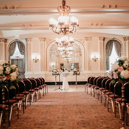 The Astor Hotel Milwaukee Bagian luar foto