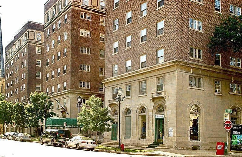 The Astor Hotel Milwaukee Bagian luar foto